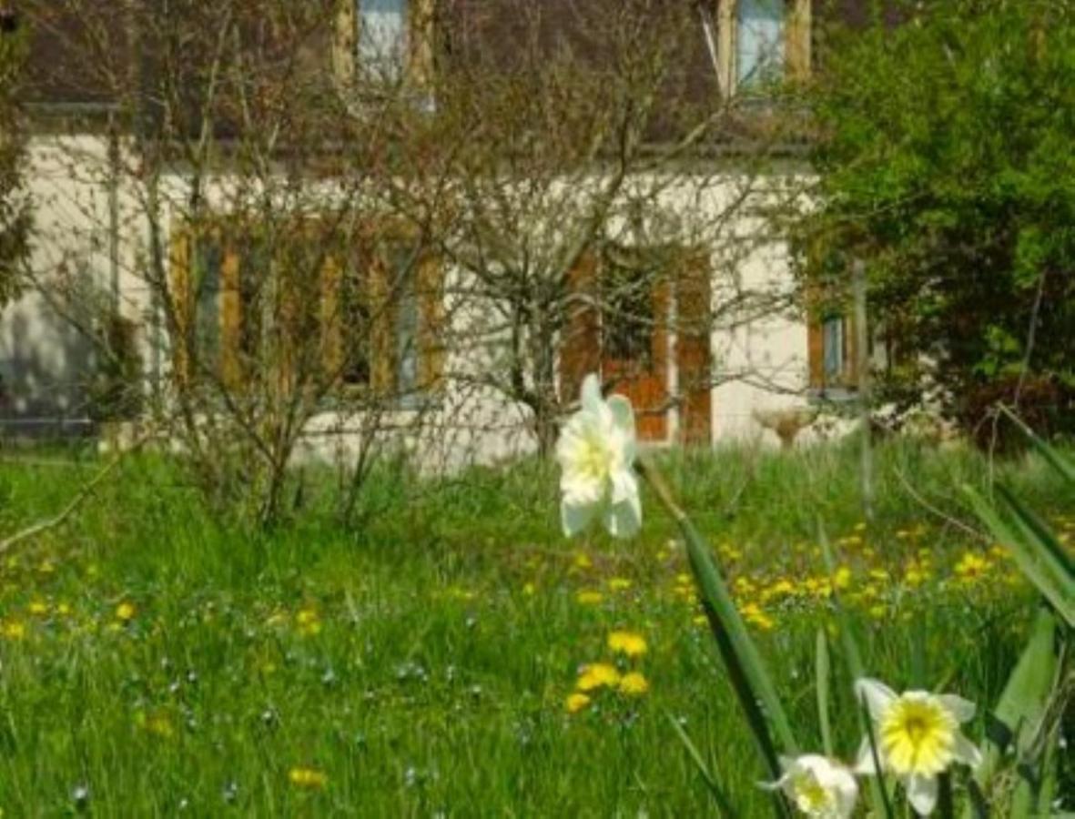 Chambres D'Hotes Les Pierries Vézannes Exterior foto