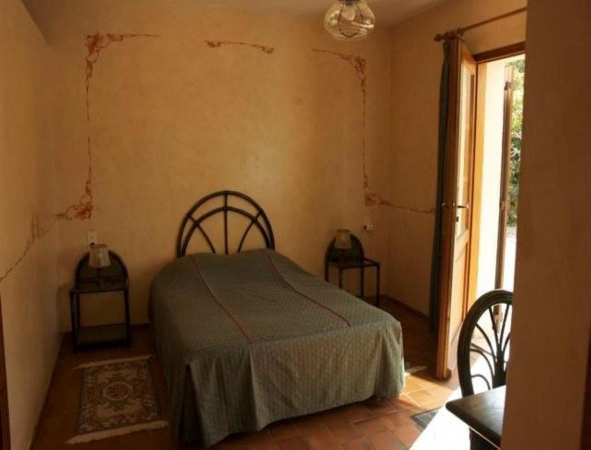Chambres D'Hotes Les Pierries Vézannes Zimmer foto
