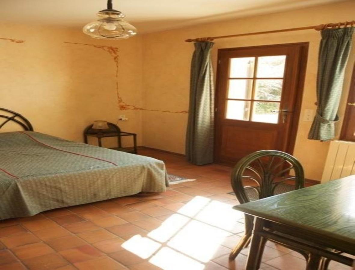 Chambres D'Hotes Les Pierries Vézannes Zimmer foto